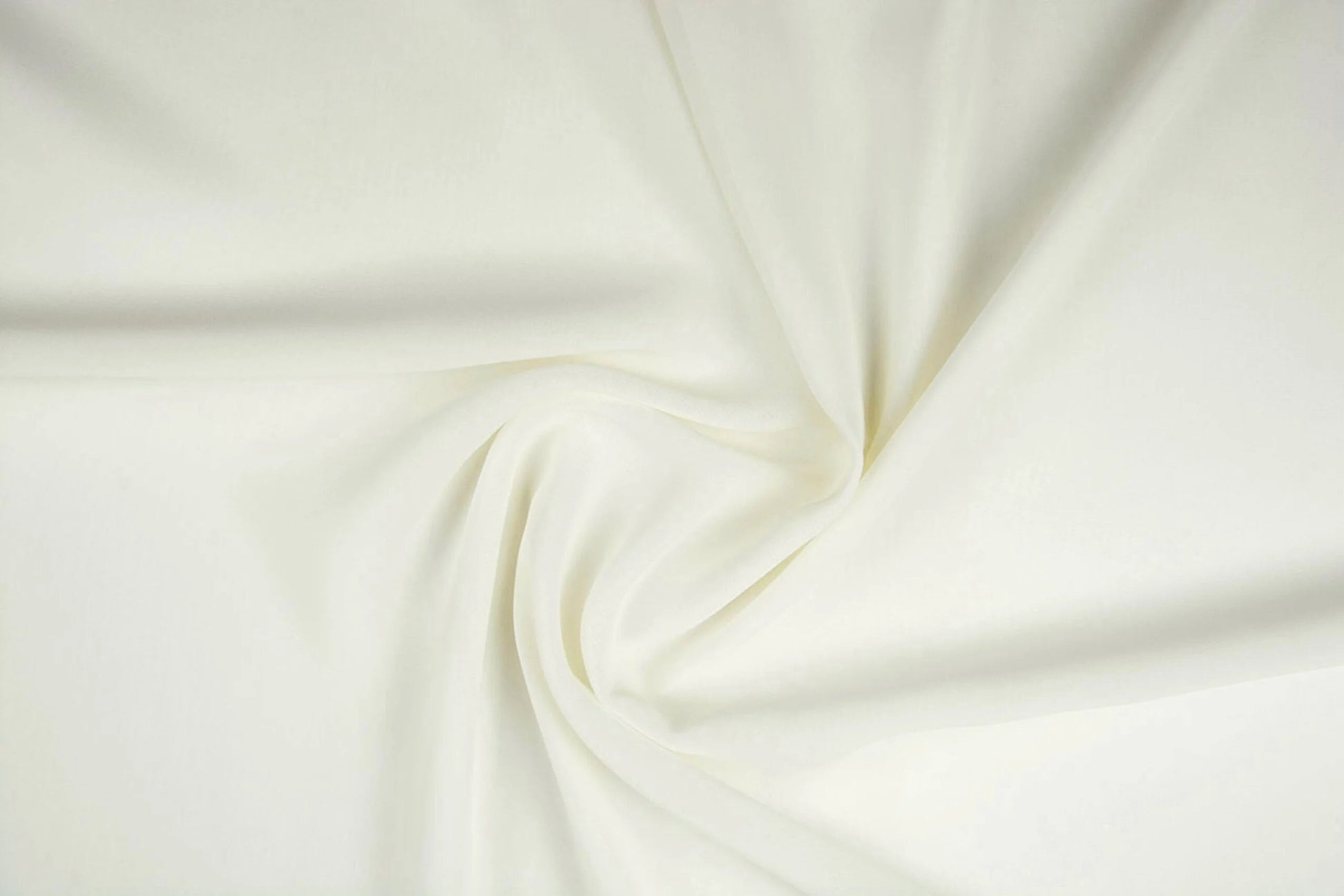 Image de tissu chiffon ton beurre 80 g/m² – disponible chez Šarlotes audumi
