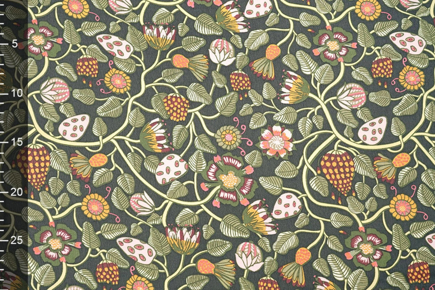 Image de chiffon - fleurs avec des tiges vertes | 150 cm | 65 g/m² – disponible chez Šarlotes audumi