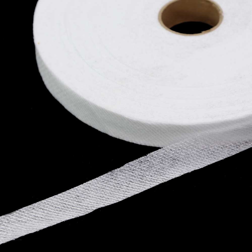 Image de ruban de biais en intissé blanc, 20 mm – disponible en ligne chez Šarlotes audumi