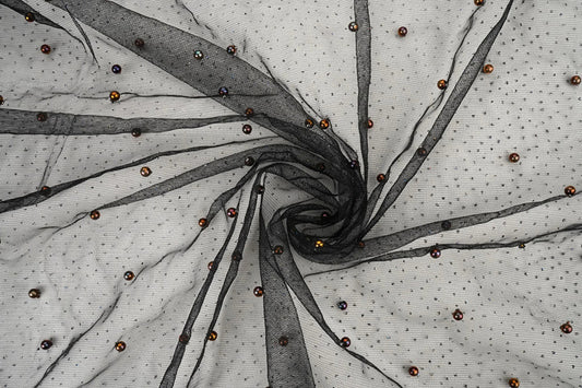Image de tulle fin avec perles et paillettes noir – disponible en ligne chez Šarlotes audumi