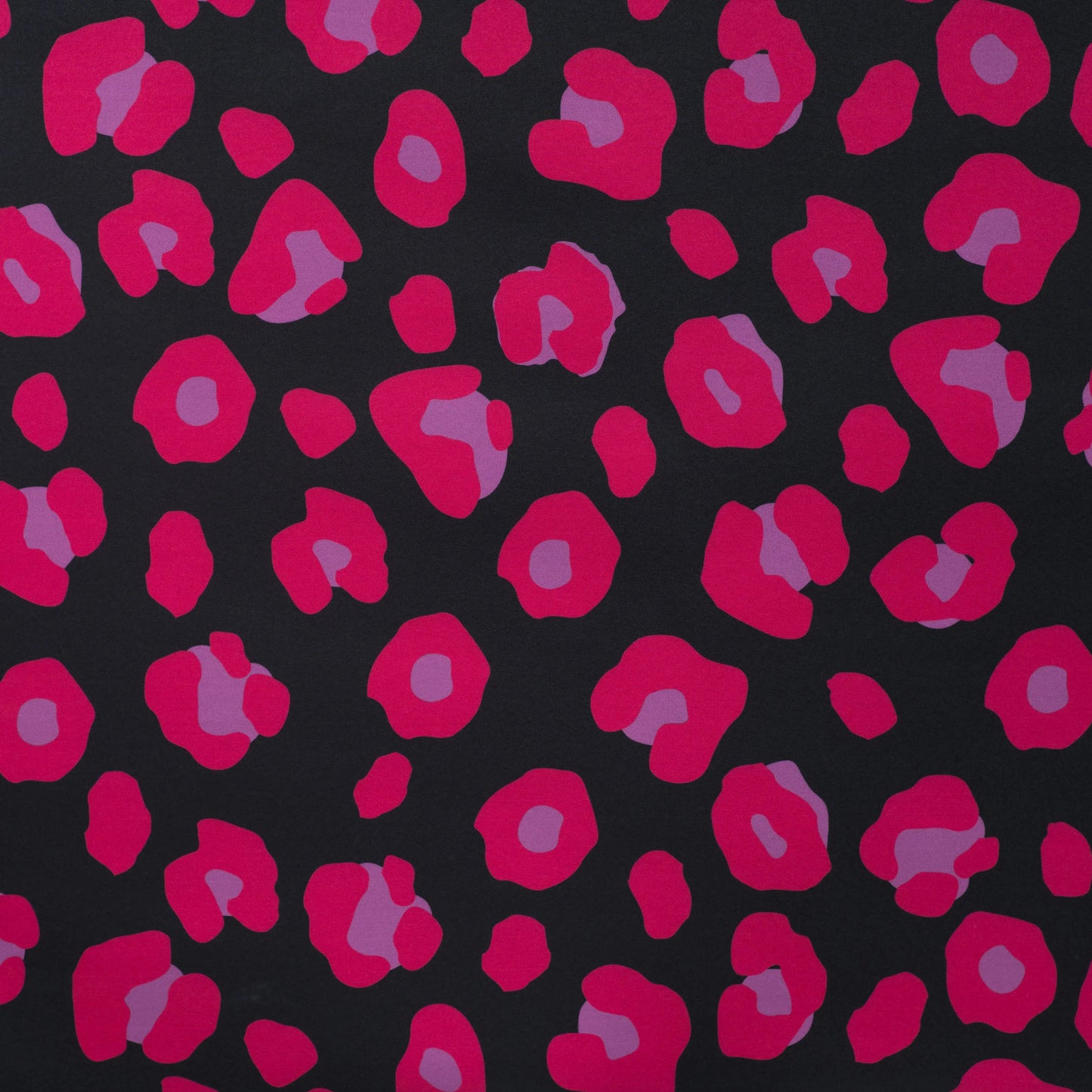 Image de tissu softshell - léopard fuchsia 310 g/m² – disponible chez Šarlotes audumi