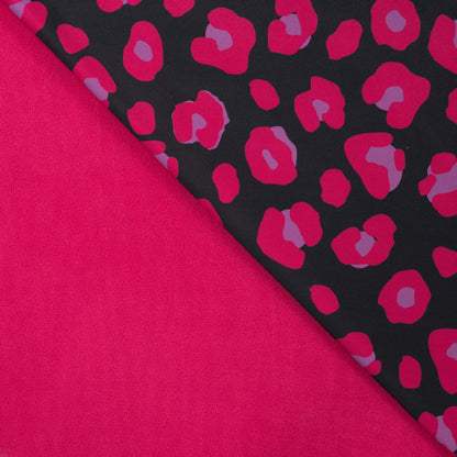 Image avec tissu softshell - léopard fuchsia 310 g/m² – disponible chez Šarlotes audumi