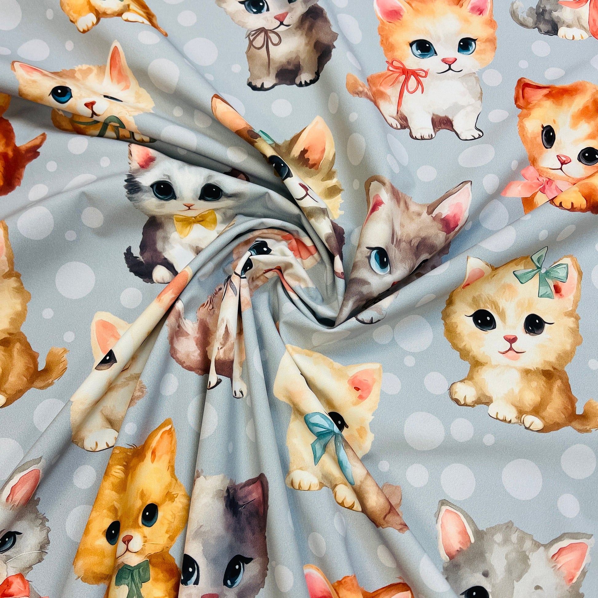 Image avec tissu softshell - chats 300 g/m² – disponible chez Šarlotes audumi