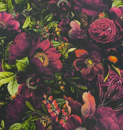 Image avec tissu softshell – fleurs roses sur fond sombre – disponible en ligne chez Šarlotes audumi