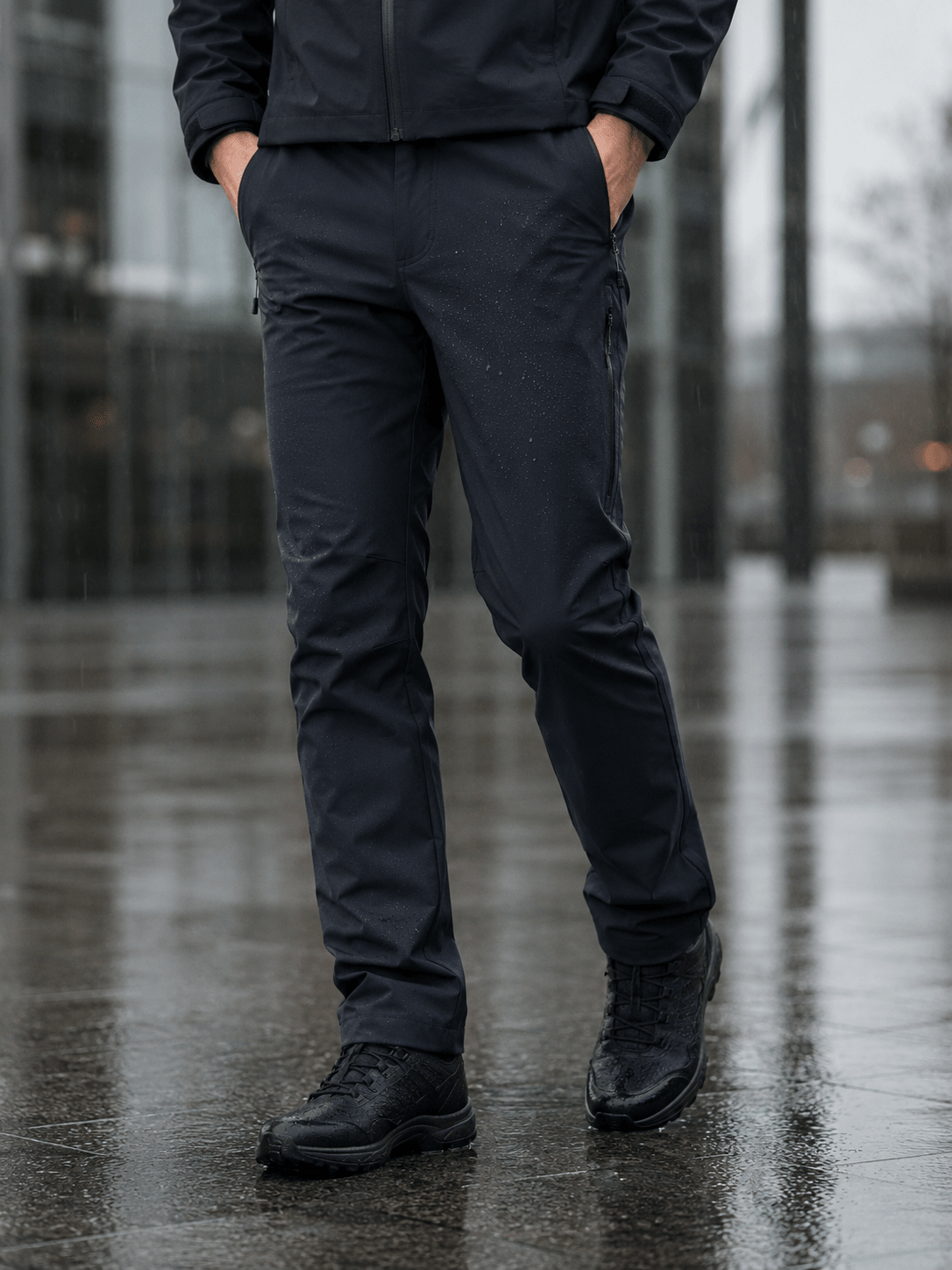 Image du tissu Softshell imperméable bleu marine – disponible en ligne chez Šarlotes audumi