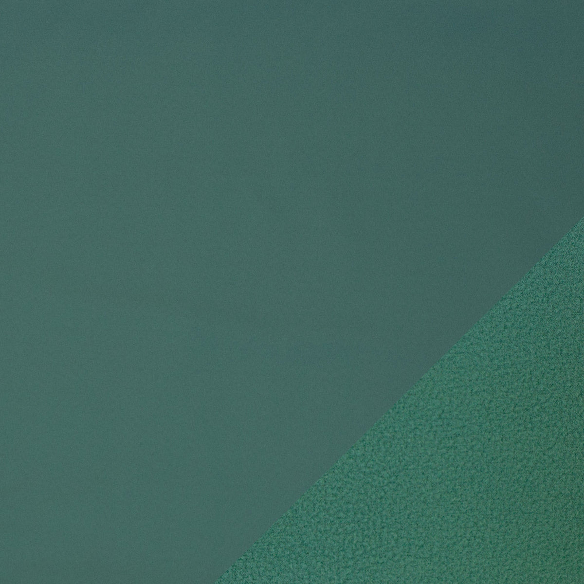 Image du tissu Softshell imperméable - vert pétrole / Petrol Green – disponible en ligne chez Les tissus de Charlotte