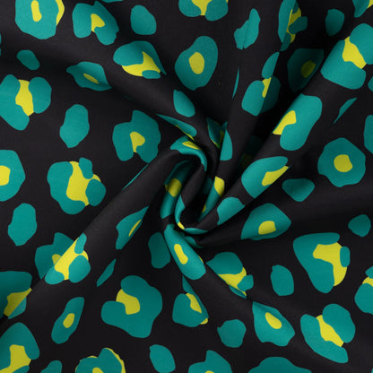 Image en tissu softshell - léopard vert 310 g/m² – disponible chez Šarlotes audumi