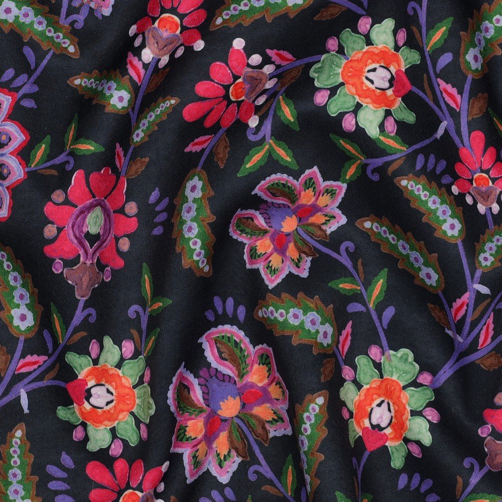 Image du tissu softshell à fleurs – disponible en ligne chez Šarlotes audumi
