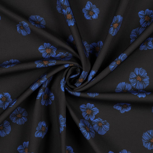 Tissu softshell à fleurs bleues – disponible en ligne chez Šarlotes audumi