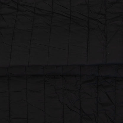 Image de tissu matelassé avec doublure en polaire-noir – disponible en ligne Šarlotes audumi