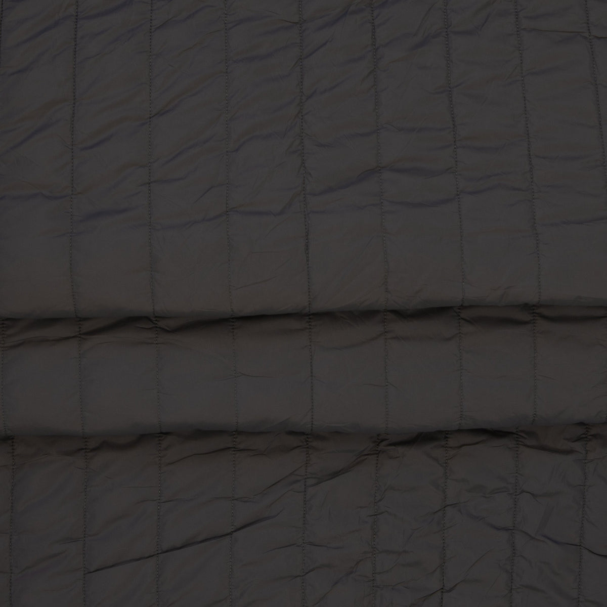Image de tissu matelassé avec doublure en polaire, gris – disponible en ligne chez Šarlotes audumi