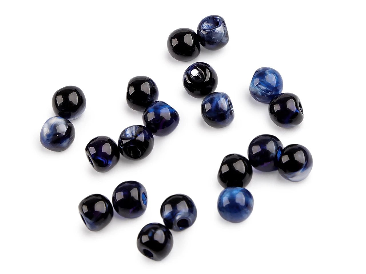 Image d’un bouton à coudre effet « œil de chat » Ø10 mm – disponible chez Šarlotes audumi