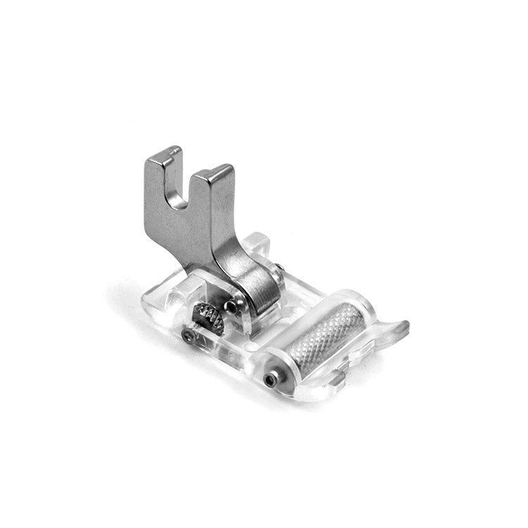Image avec pied-de-biche à rouleau à visser pour machine à coudre – disponible chez Šarlotes audumi