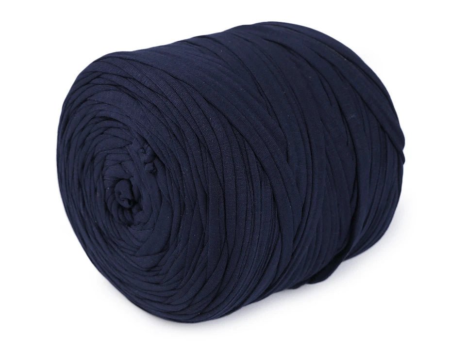 Bild mit T-Shirt | Spaghettigarn - 700g / 120m – erhältlich bei Šarlotes audumi