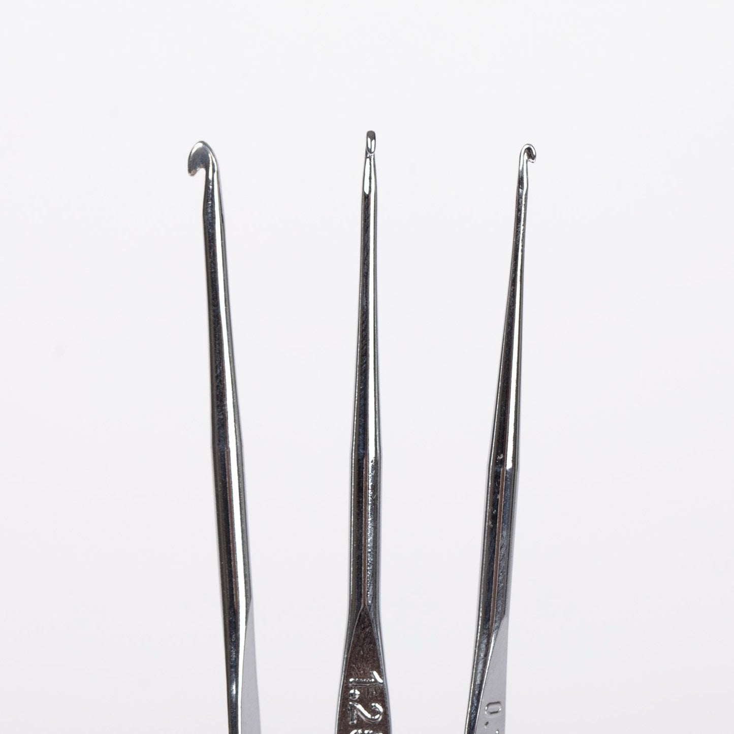 Steel crochet hook DROPS| sizes 0.75–1.75 mm