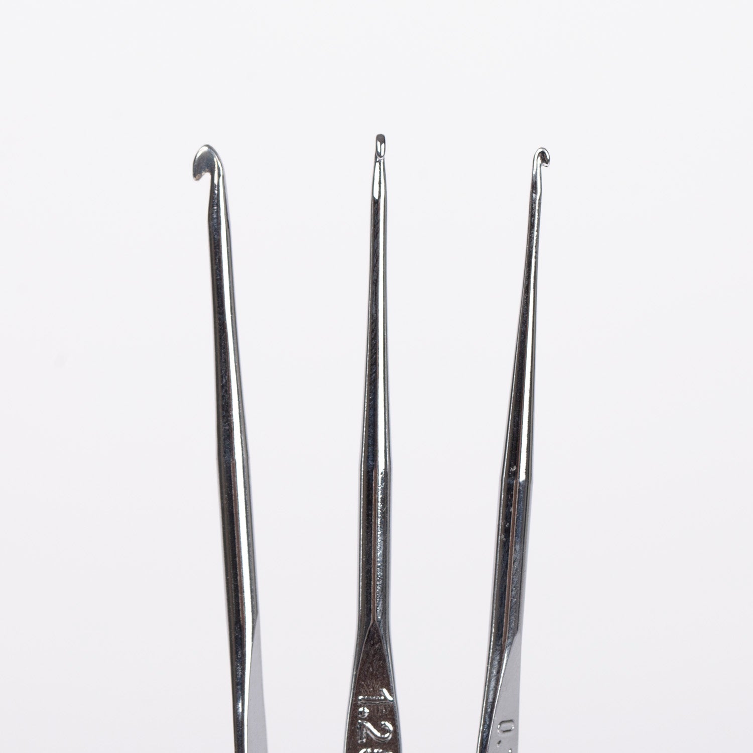 Steel crochet hook DROPS| sizes 0.75–1.75 mm