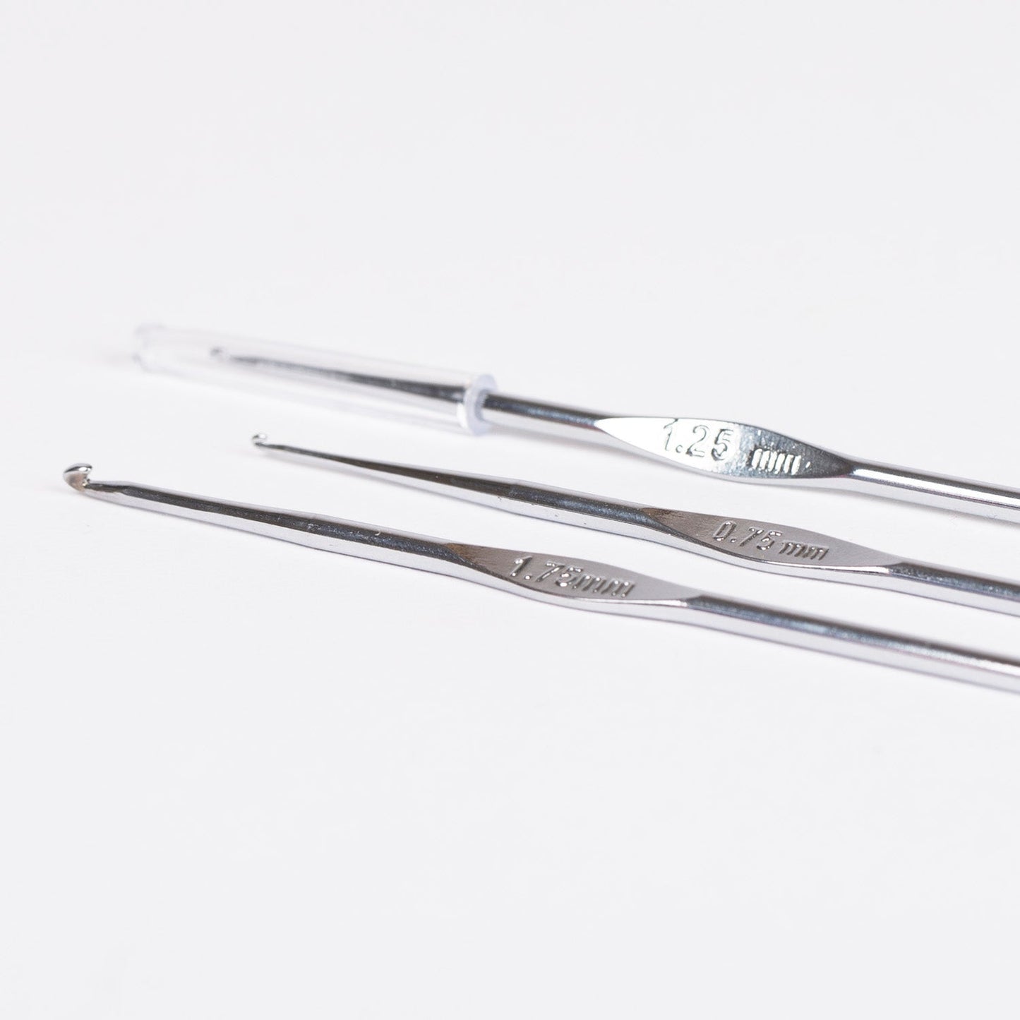 Steel crochet hook DROPS| sizes 0.75–1.75 mm