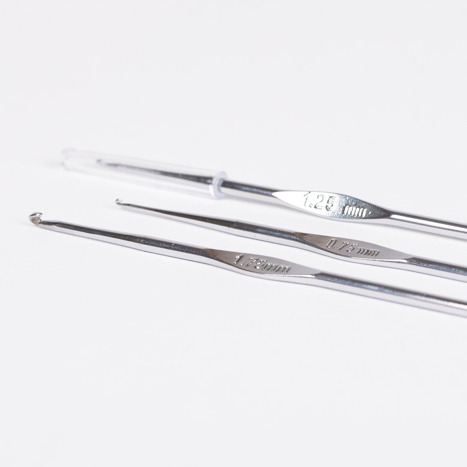 Steel crochet hook DROPS| sizes 0.75–1.75 mm