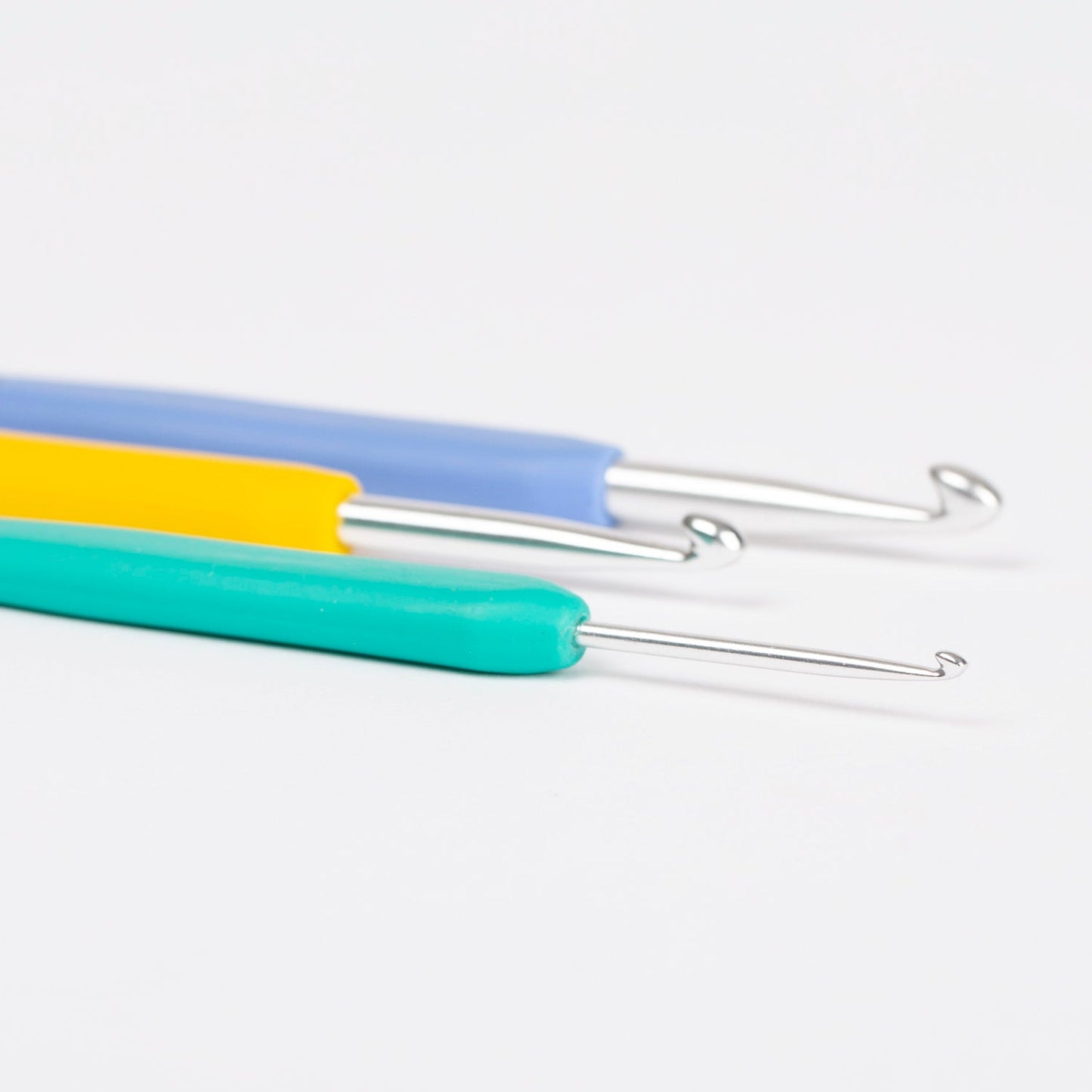 alt
Image with DROPS Pro Circus crochet hooks | aluminum silicone | sizes 2.5 - 12 mm – available at Šarlotes audumi