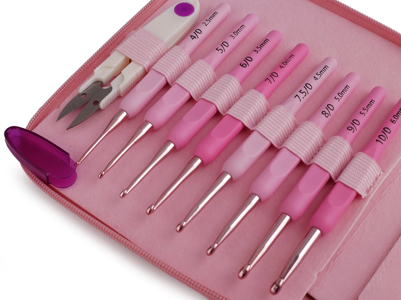 Crochet hook set with case and thread scissors – available online at Šarlotes audumi