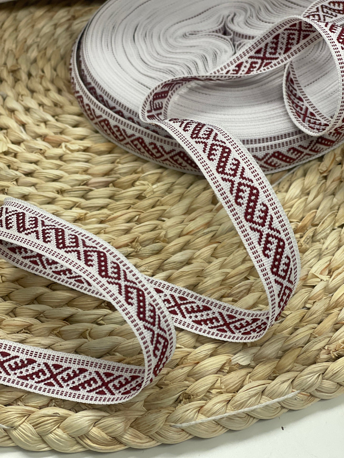 Traditional ribbon, sash 15mm - white with burgundy pattern - LV