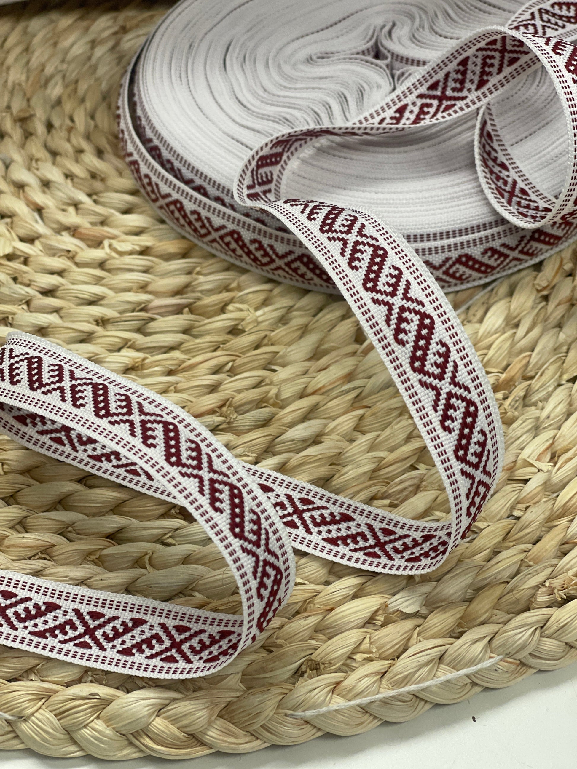 Traditional ribbon, sash 15mm - white with burgundy pattern - LV