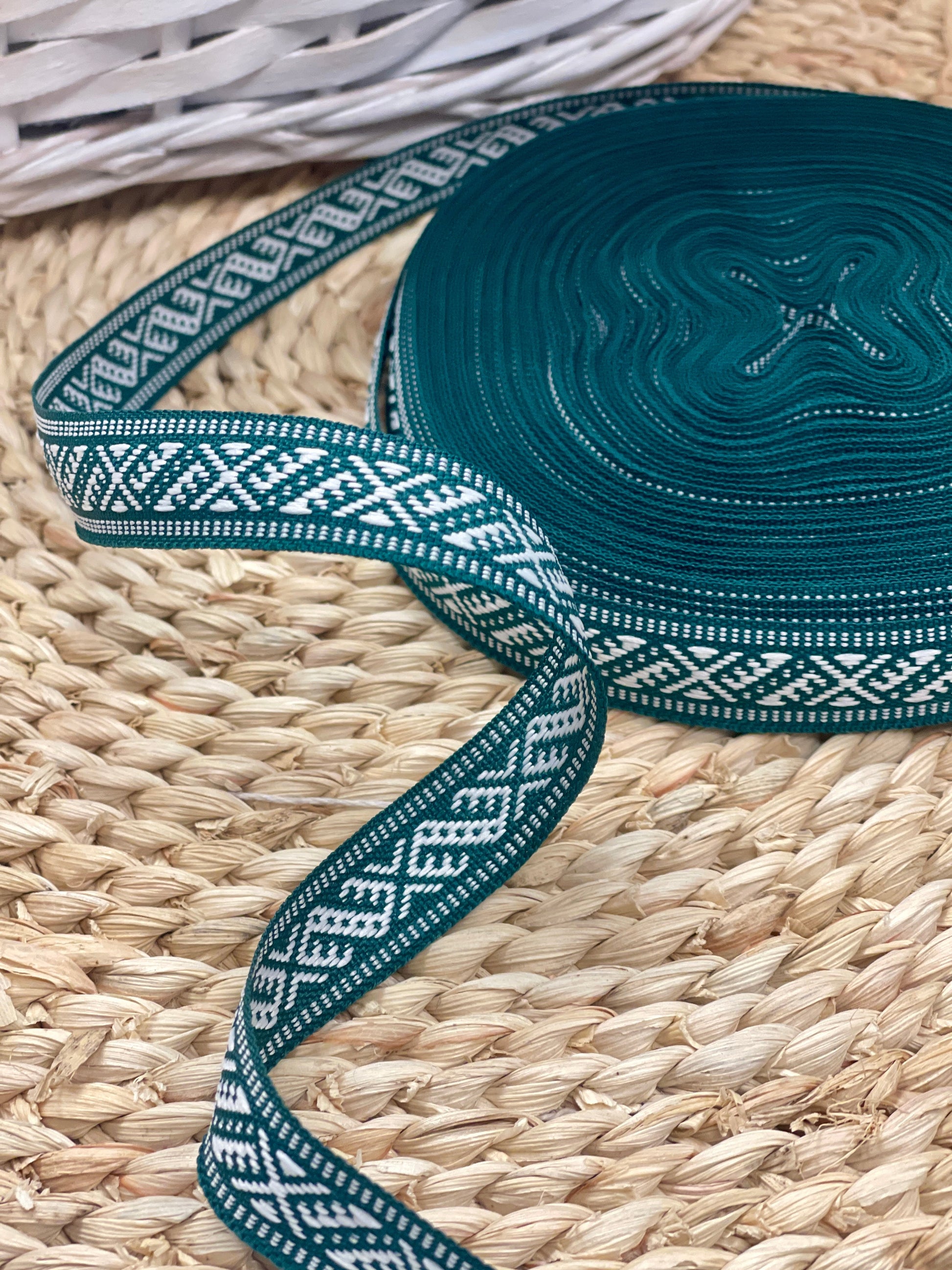 Ruban folklorique, 15 mm - vert à motif blanc - LV