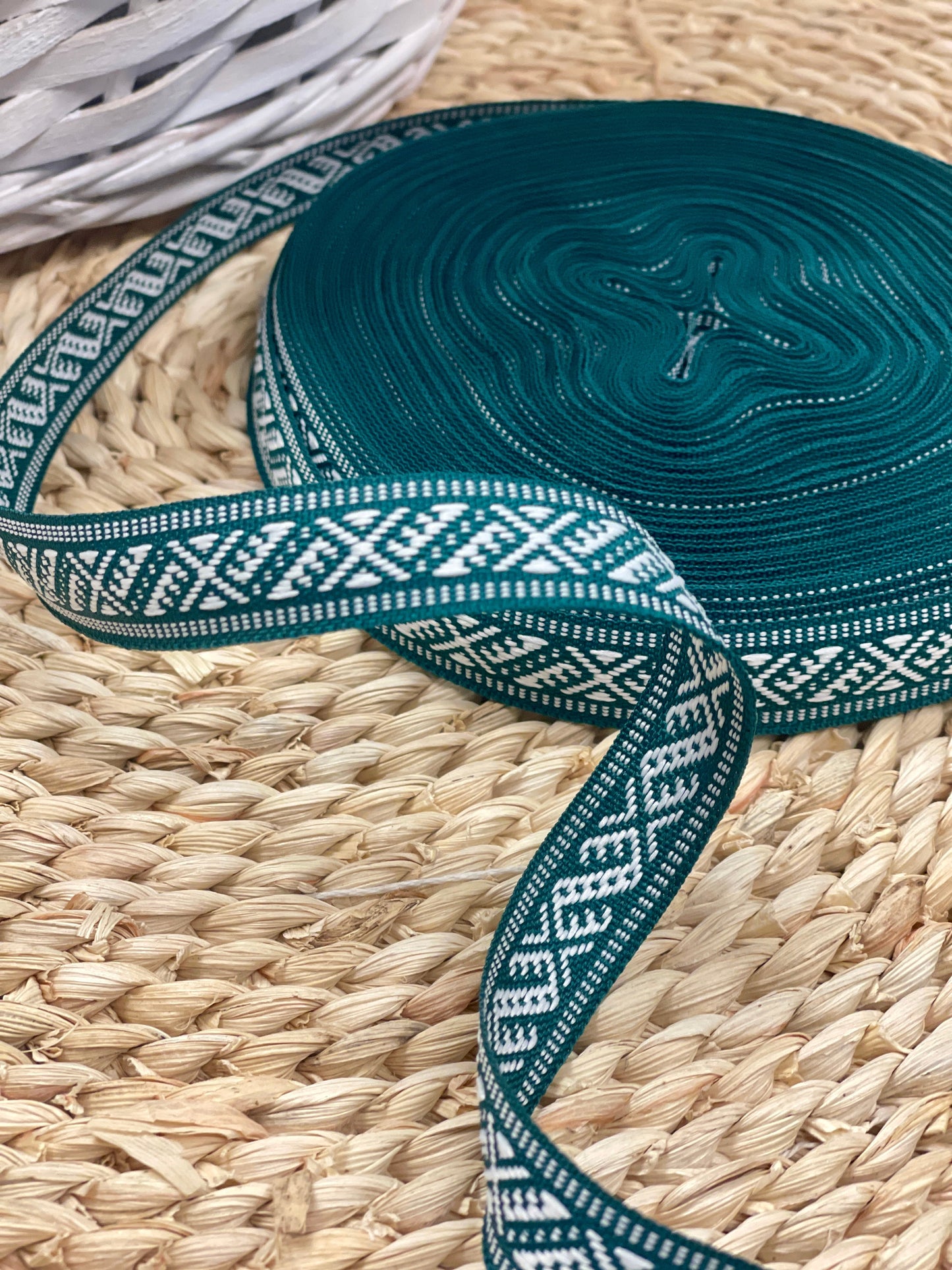 Ruban traditionnel, 15 mm - vert à motif blanc - LV