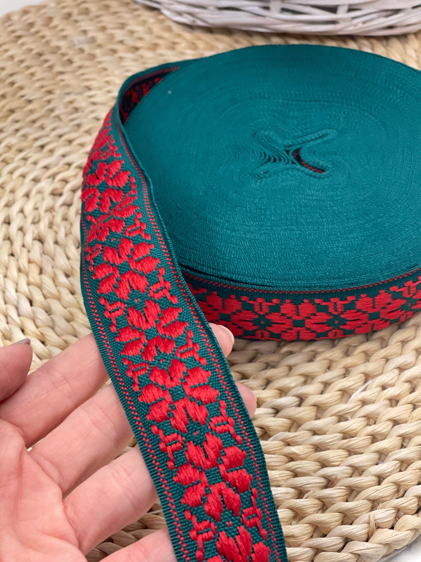 Folk ribbon, 36mm - green with red LV