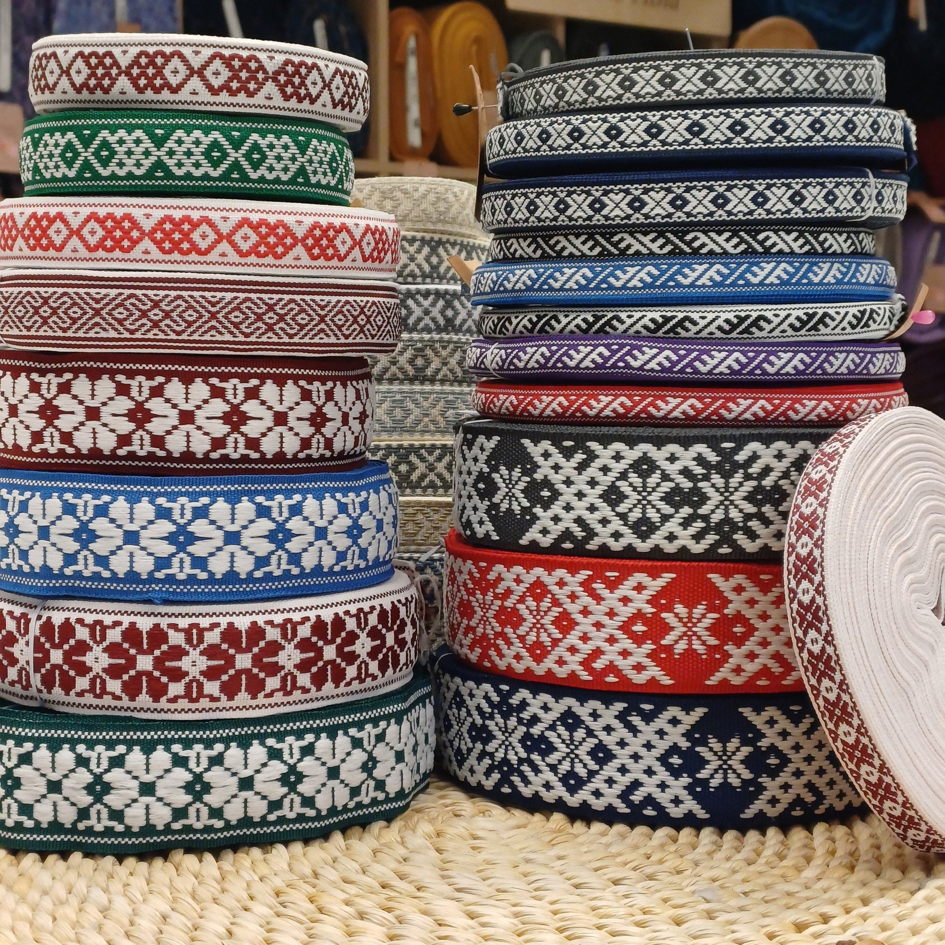 Tautiskā lente, josta 40mm - sarkana - LV