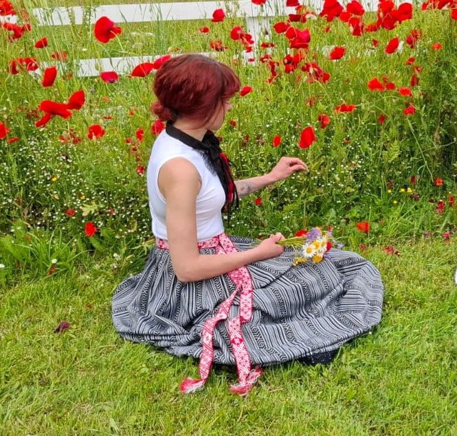 Image avec ruban traditionnel, ceinture 40 mm rouge-LV – disponible chez Šarlotes audumi
