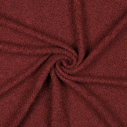 Image avec teddy en polaire bordeaux fumé – disponible en ligne chez Šarlotes audumi