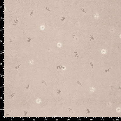 Image avec fleurs Teddy en polaire sur fond beige – disponible en ligne chez Šarlotes audumi