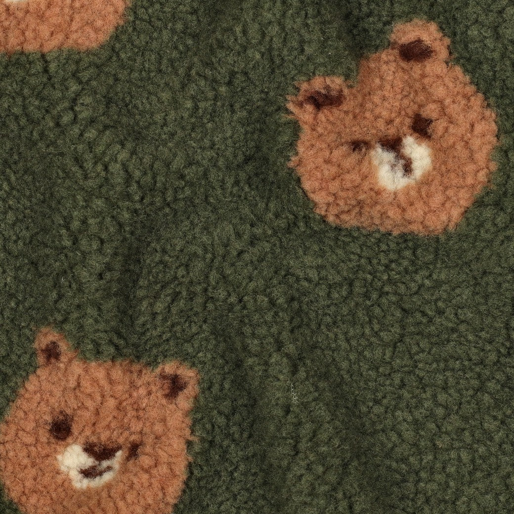 Image avec des ours en polaire Teddy sur fond vert foncé – disponible en ligne chez Šarlotes audumi