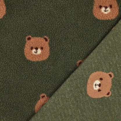 Image avec des ours en polaire Teddy sur fond vert foncé – disponible en ligne chez Šarlotes audumi