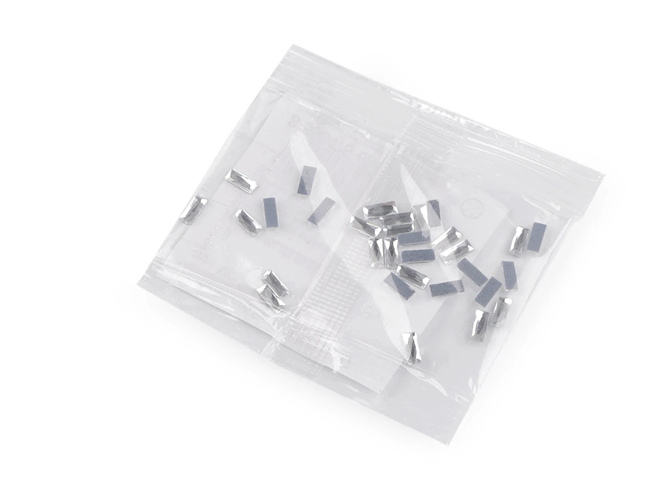 Image de cristaux thermocollants décoratifs 3 × 7 mm 2 g – disponible chez Šarlotes audumi