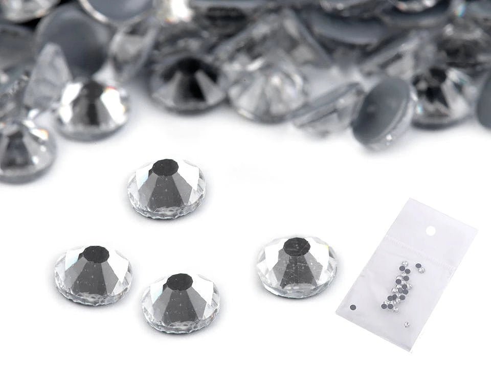 Image avec cristaux thermocollants (hotfix), 4 mm 2 g – disponible chez Šarlotes audumi