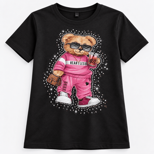 Image avec thermocollant « L’ourson en survêtement rose » – 29 × 20 cm – disponible en ligne chez Šarlotes audumi
