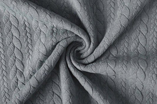 Tissu en maille à motif de tricot - torsades grises 340 g/m² – disponible chez Šarlotes audumi
