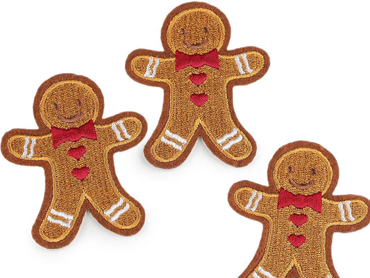 Image d’un écusson thermocollant en forme de bonhomme en pain d’épices, 5 x 6,2 cm – patch brodé – disponible en ligne chez Šarlotes audumi