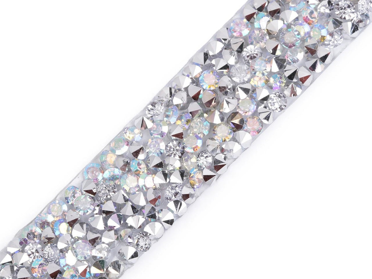 Image avec bande thermocollante à cristaux, 15 mm – ruban décoratif pour vêtements – disponible en ligne chez Tissus Charlotte