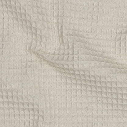 Image de tissu gaufré naturel, non blanchi – disponible en ligne chez Šarlotes audumi