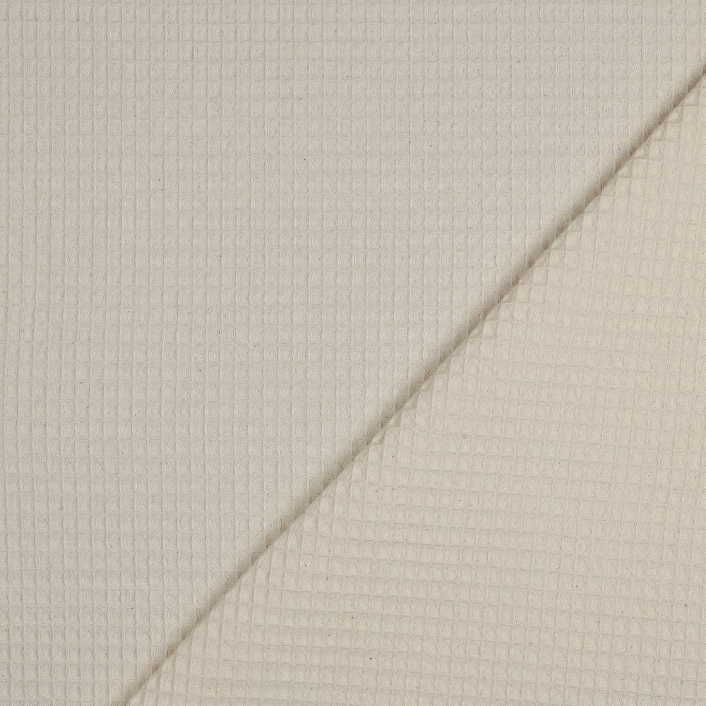 Image de tissu gaufré naturel, non blanchi – disponible en ligne chez Šarlotes audumi