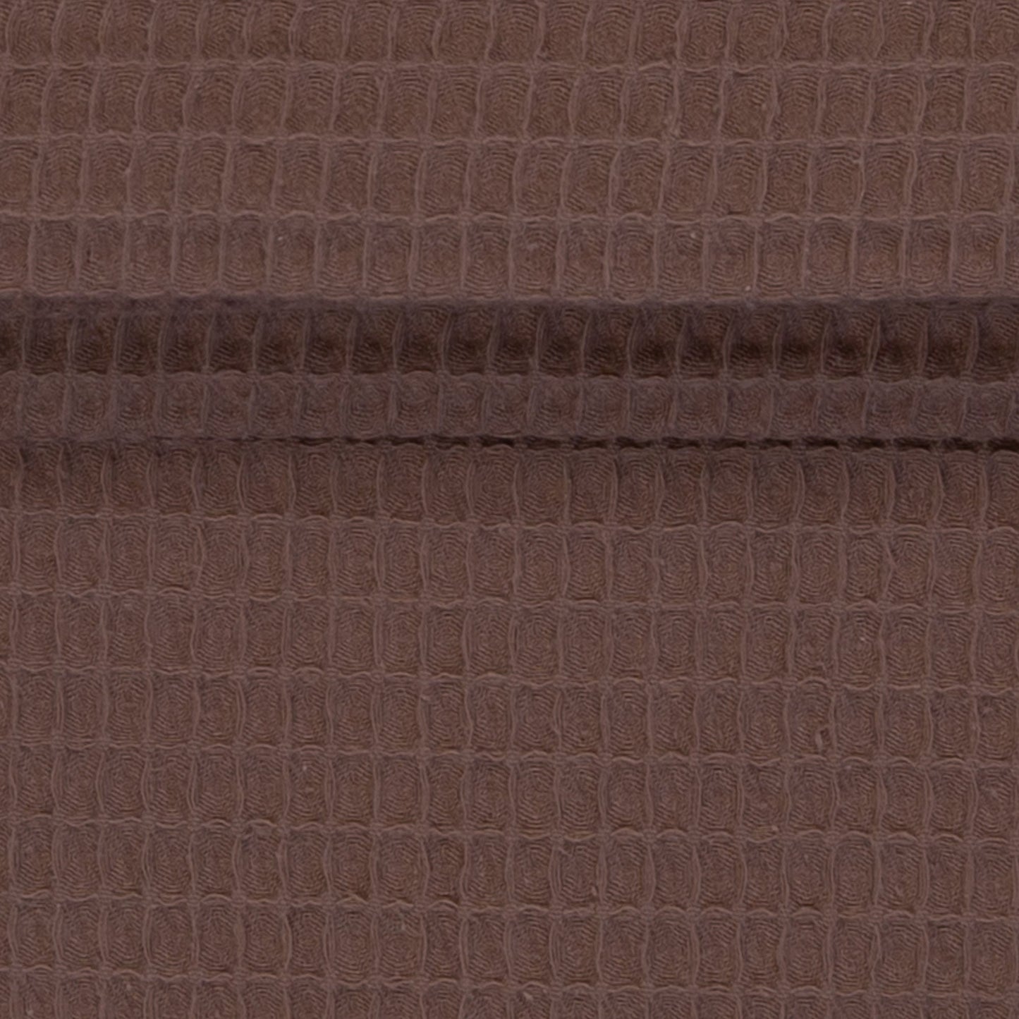 Image d’un tissu gaufré - teinte mauve gris-rose violacé (Mauve) 230 g/m² – disponible chez Šarlotes audumi