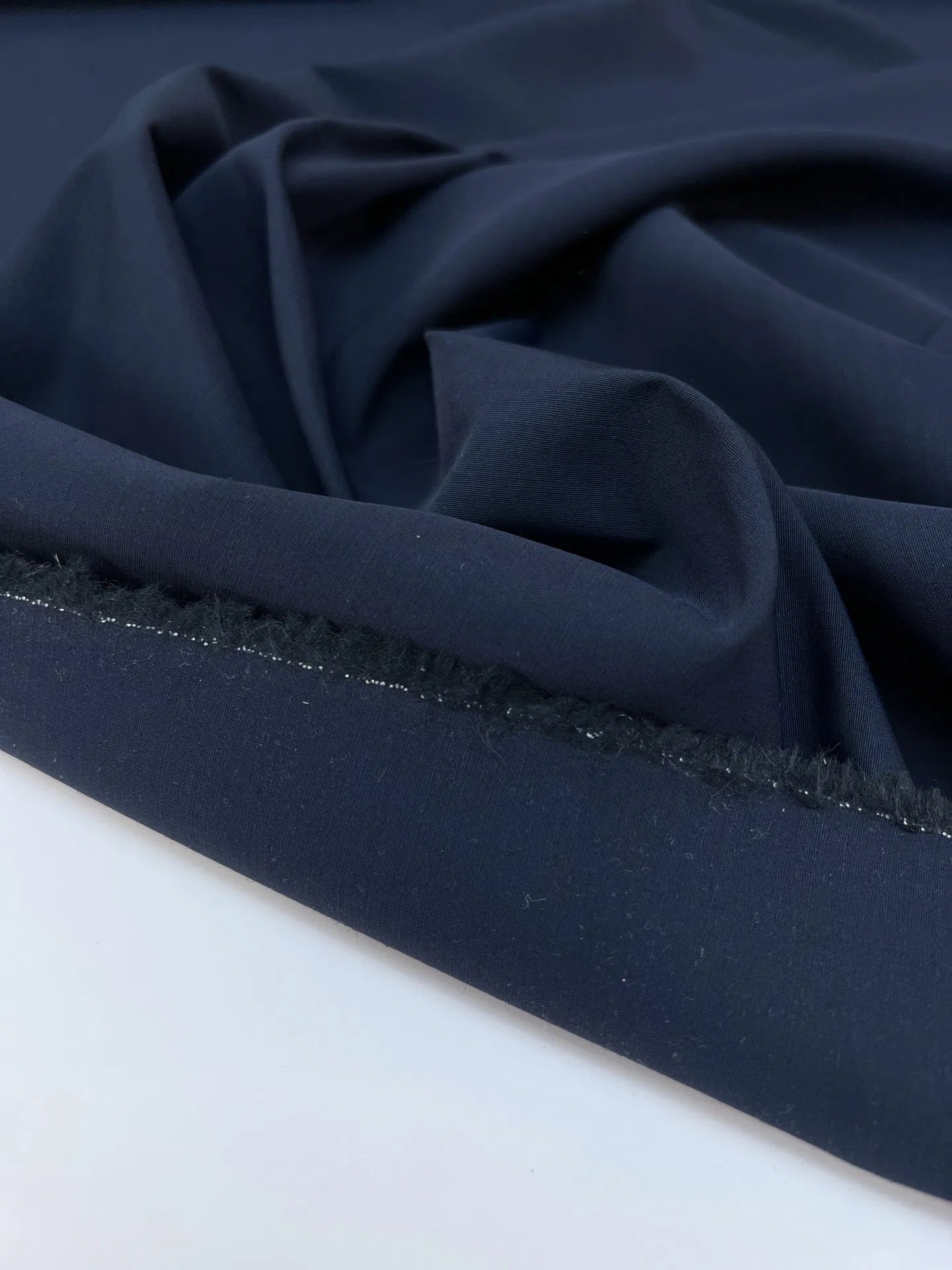 Tissu en laine avec soie - bleu foncé 160 g/m²