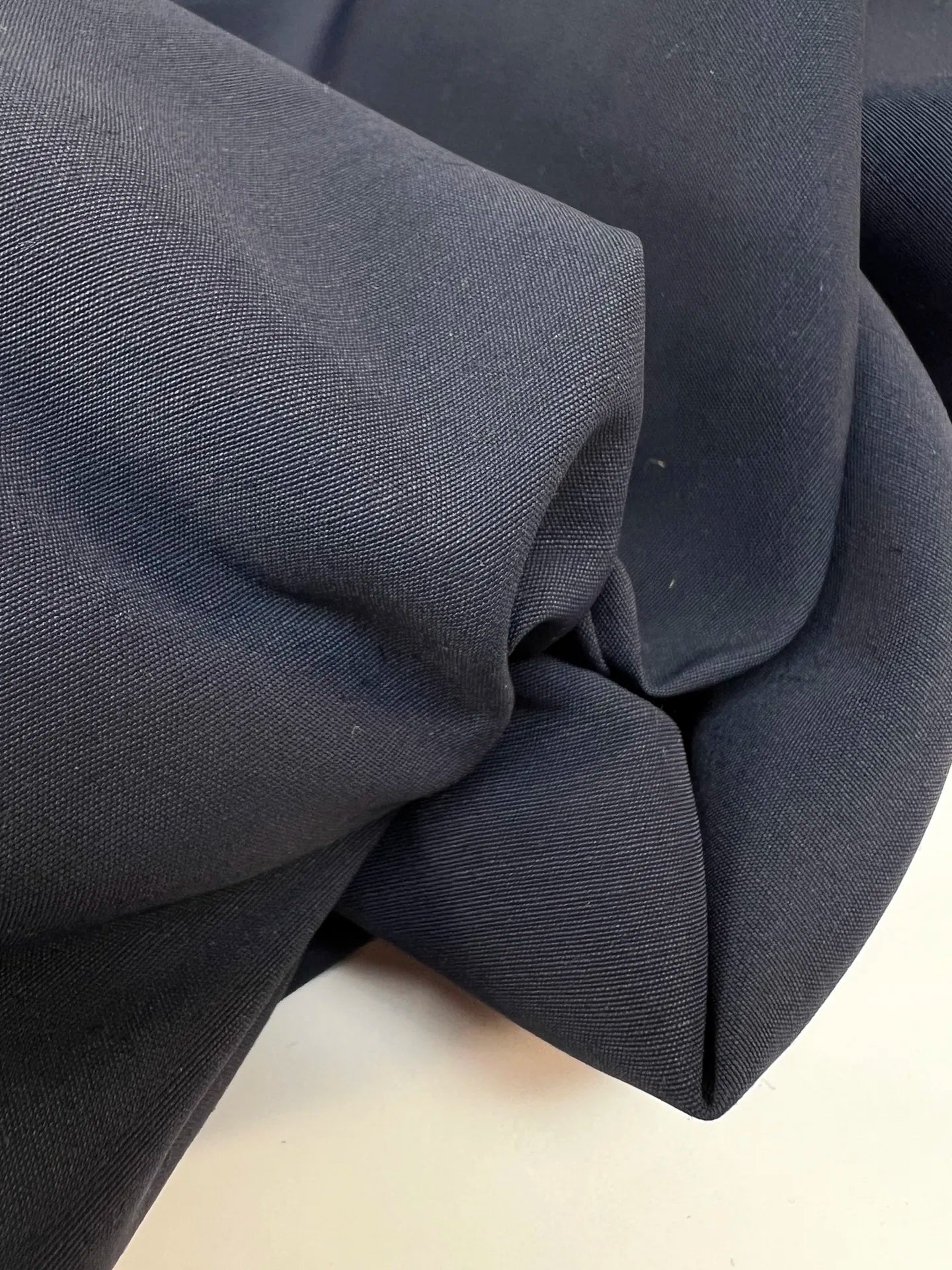 Tissu en laine et soie - bleu foncé 160 g/m²