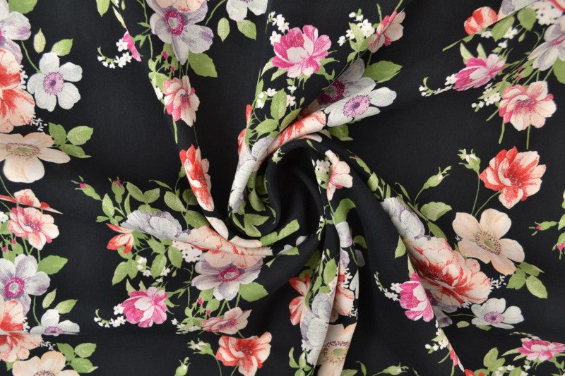 Tissu 100 % viscose - fleurs sur fond noir 100 g/m²