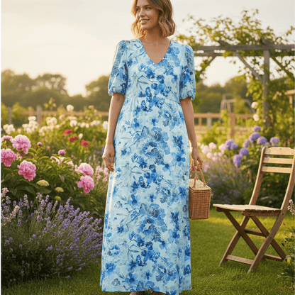Image de tissu en viscose à effet froissé - fleurs bleues 145 g/m² – disponible chez Šarlotes audumi