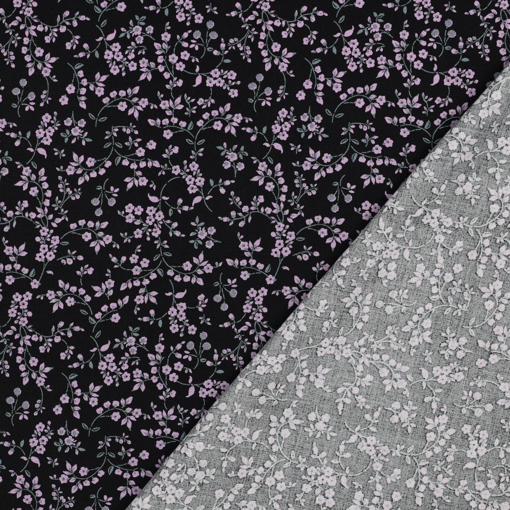 Image de tissu en viscose avec élasthanne, fin motif floral sur fond noir – disponible en ligne chez Šarlotes audumi