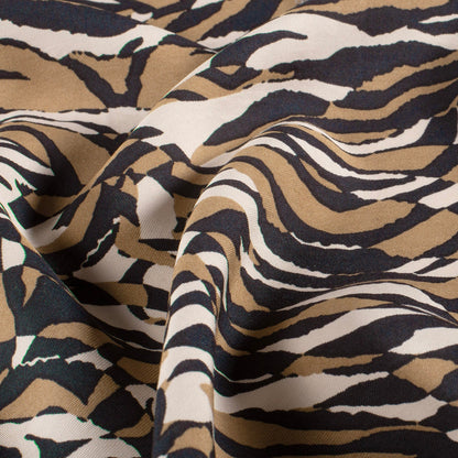 Image du tissu en viscose - motif zèbre brun 125 g/m² – disponible chez Šarlotes audumi
